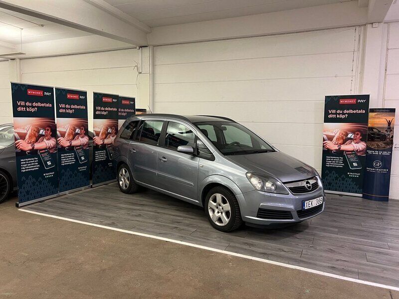 Grå Begagnad 2006 Opel Zafira Minibuss | 37 900 kr (Marknadspris) - Bild 1/4