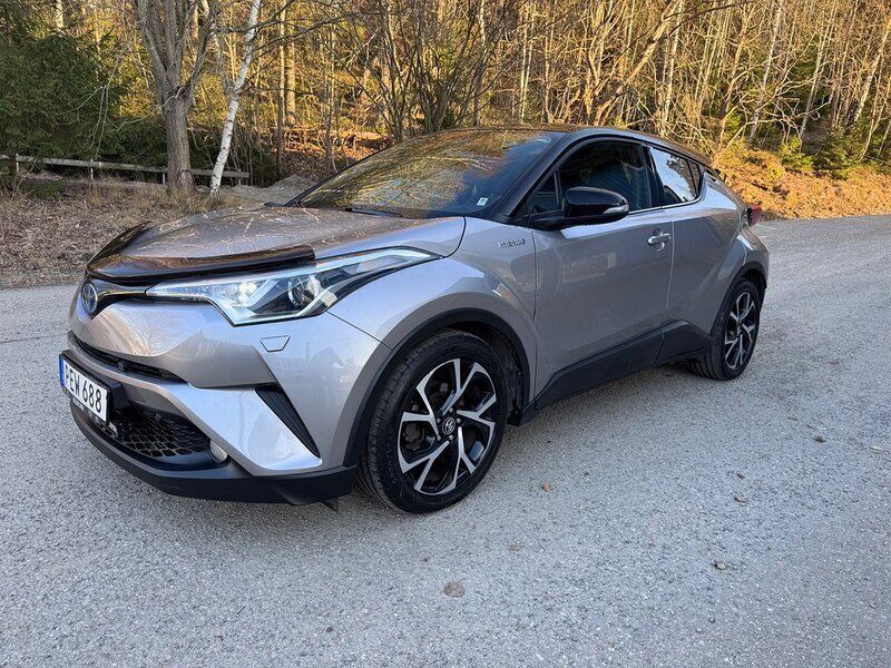 Mörkgrå Begagnad 2017 Toyota C-HR Style SUV | 199 900 kr (Marknadspris) - Bild 1/4