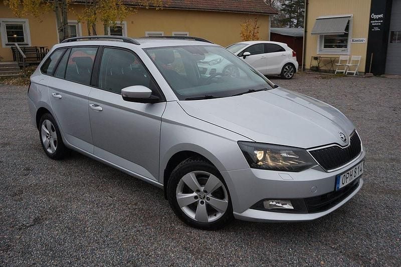 Silver Begagnad 2015 Skoda Fabia Halvkombi | 62 900 kr (Lite dyr) - Bild 1/4