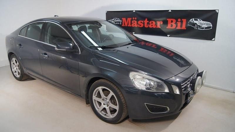 Begagnad Volvo S60 Momentum 163 HK (119 kW) 2011 Grå Sedan