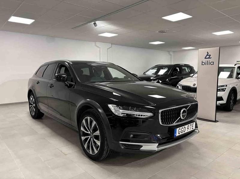 Svart Begagnad 2022 Volvo V90 CC Kombi | 389 900 kr (Marknadspris) - Bild 1/1
