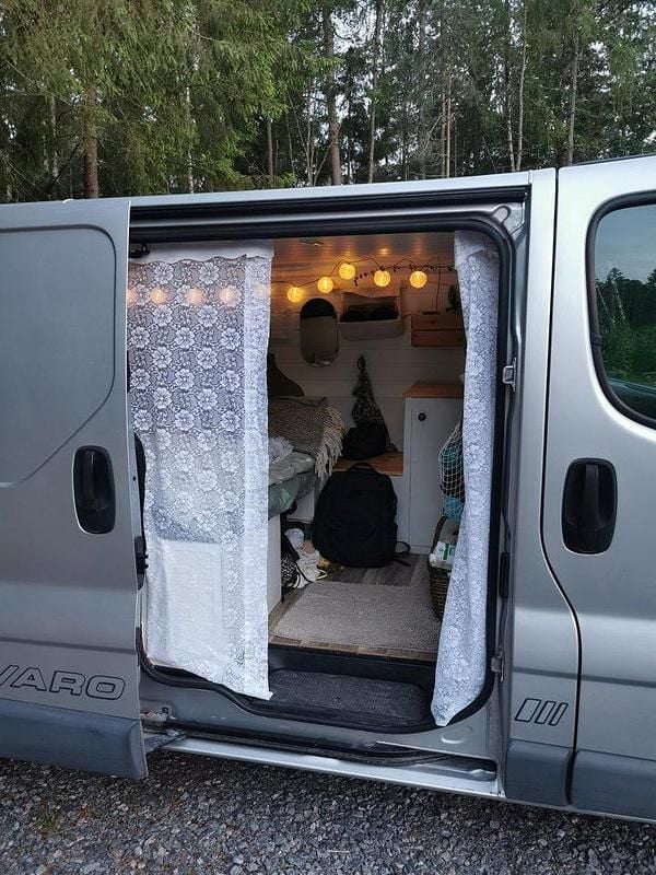 Grå Begagnad 2011 Opel Vivaro Van | 75 000 kr (Marknadspris) - Bild 1/4