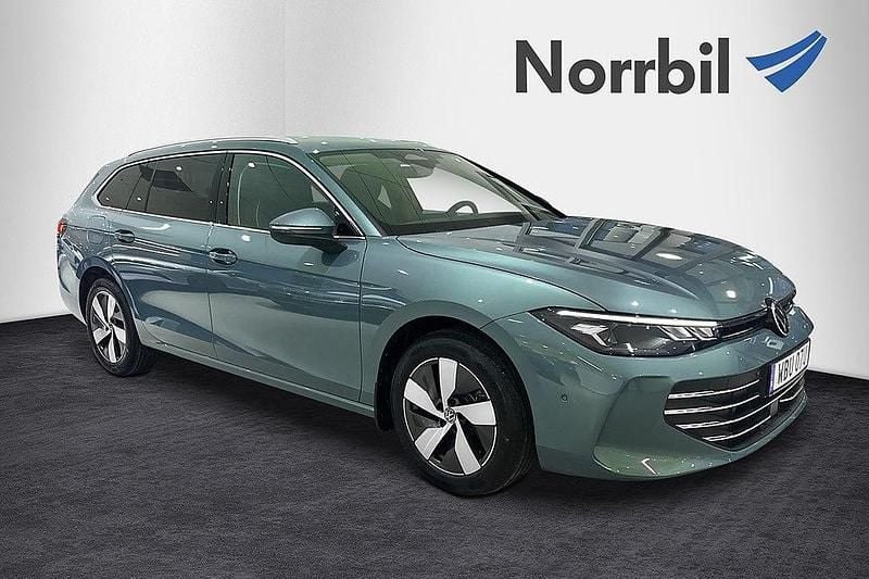 Grön Begagnad 2024 VW Passat Kombi | 389 000 kr (Lite dyr) - Bild 1/1