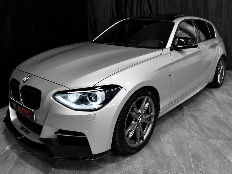 Begagnad BMW M135 Performance 320 HK (235 kW) 2014 Silver Halvkombi