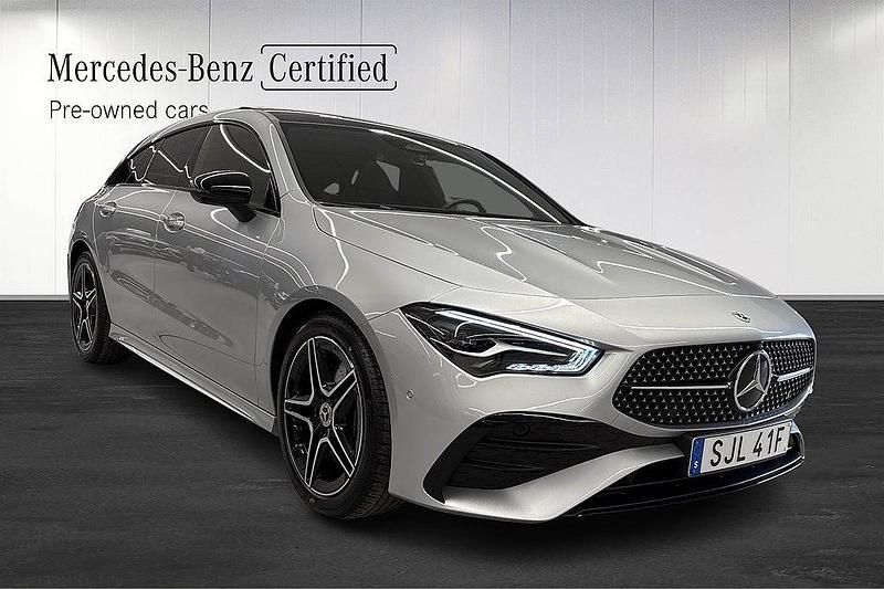 Begagnad Mercedes CLA200 Shooting Brake AMG Line Premium 163 HK (119 kW) 2024 Silver Kombi