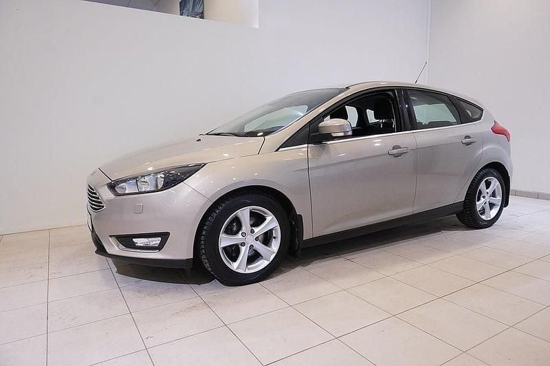 Begagnad Ford Focus 125 HK (91 kW) 2015 Grå Halvkombi