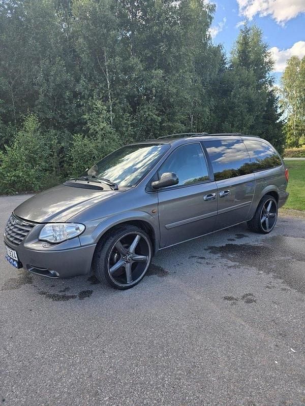 Grå Begagnad 2005 Chrysler Grand Voyager Minibuss | 26 999 kr (Marknadspris) - Bild 1/4