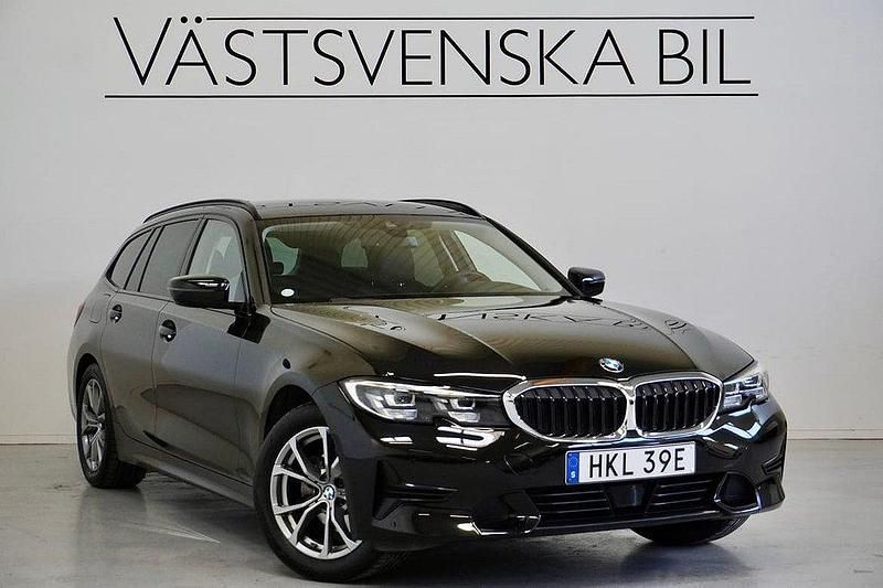 Svart Begagnad 2021 BMW 320 Sport Line Kombi | 309 000 kr (Superpris) - Bild 1/4