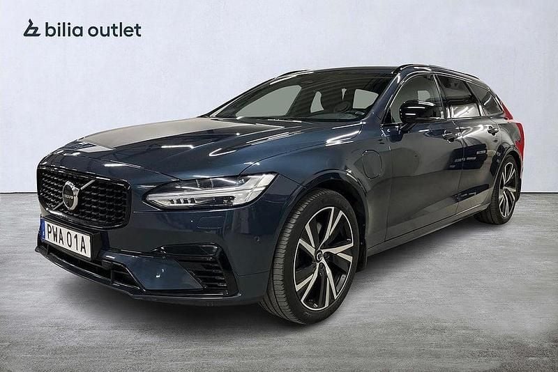 Mörkblå Begagnad 2022 Volvo V90 Ultimate Kombi | 479 900 kr (Marknadspris) - Bild 1/4