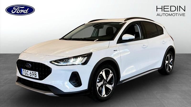 Vit (white) Begagnad 2024 Ford Focus Active Halvkombi | 219 900 kr (Bra pris) - Bild 1/4