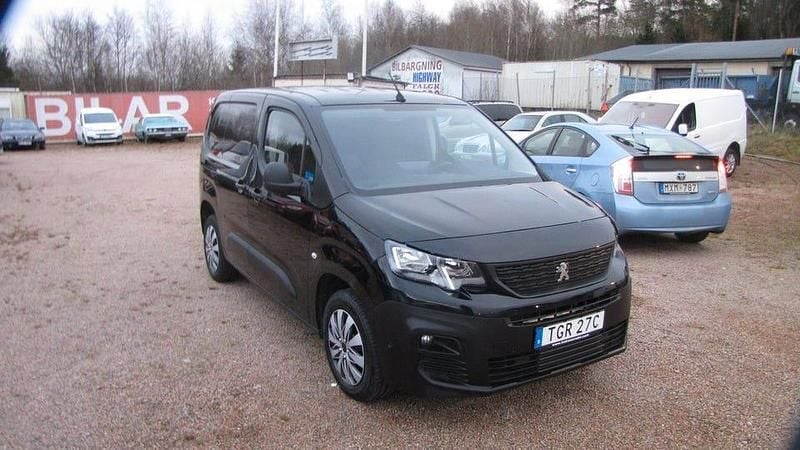 Svart Begagnad 2020 Peugeot Partner Minibuss | 129 000 kr (Bra pris) - Bild 1/4