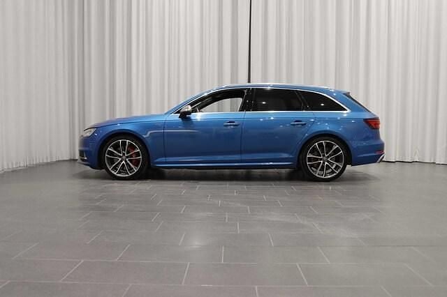 Begagnad Audi S4 Design 354 HK (260 kW) 2018 Individuell lackering, audi exclsuive Kombi