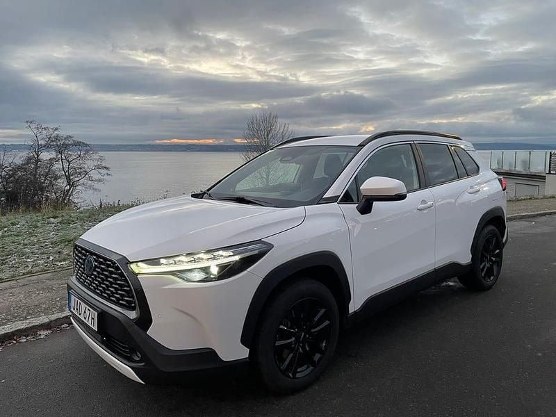 Begagnad 2022 Toyota Corolla Cross Active SUV | 349 000 kr - Bild 1/4