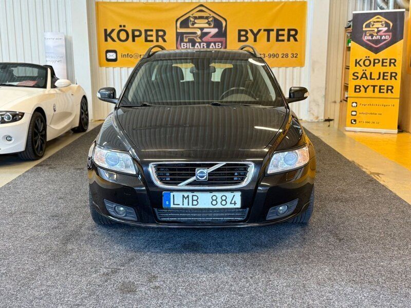 Svart Begagnad 2009 Volvo V50 Momentum Kombi | 44 900 kr (Lite dyr) - Bild 1/4