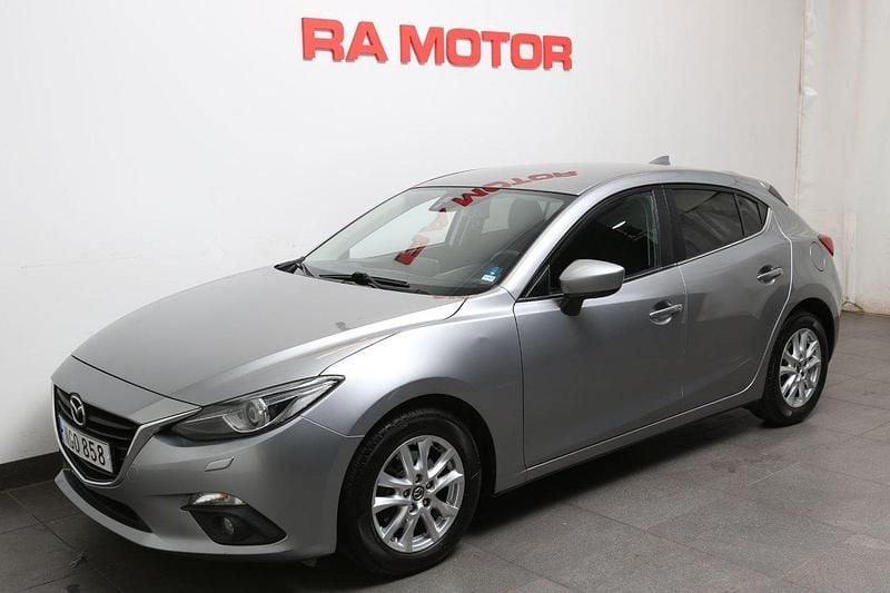 Grå (grå metallic ) Begagnad 2016 Mazda 3 Inclusive Halvkombi | 109 800 kr (Marknadspris) - Bild 1/3