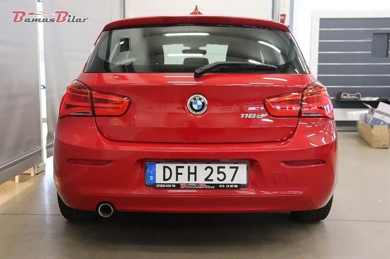 Begagnad BMW 116 Advantage 116 HK (85 kW) 2016 Röd Halvkombi