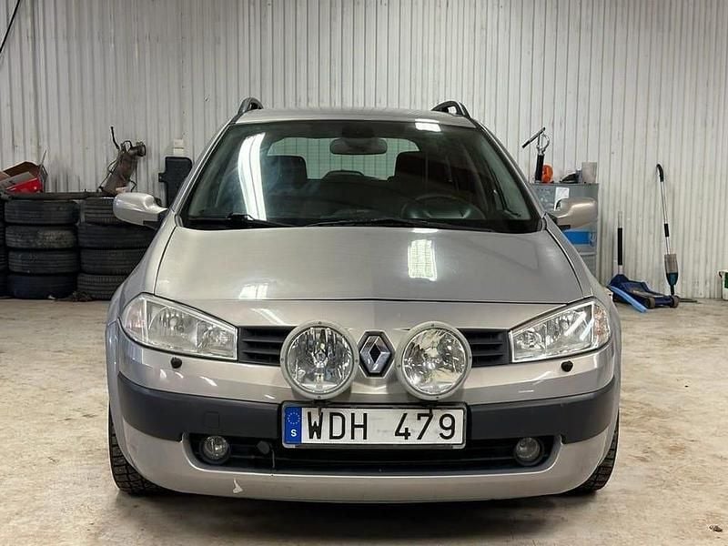 Grå Begagnad 2005 Renault Mégane II | 24 900 kr (Marknadspris) - Bild 1/4