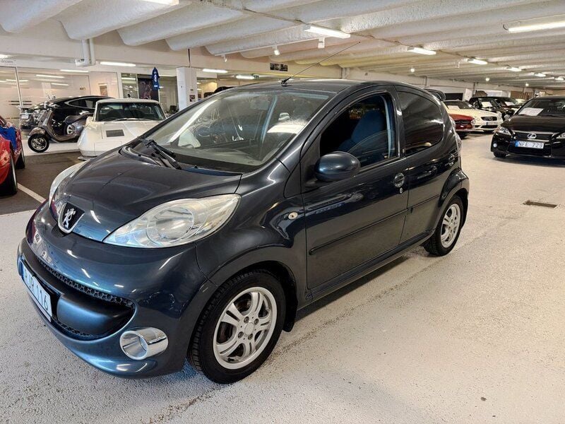 Grå Begagnad 2008 Peugeot 107 Halvkombi | 34 900 kr (Marknadspris) - Bild 1/4