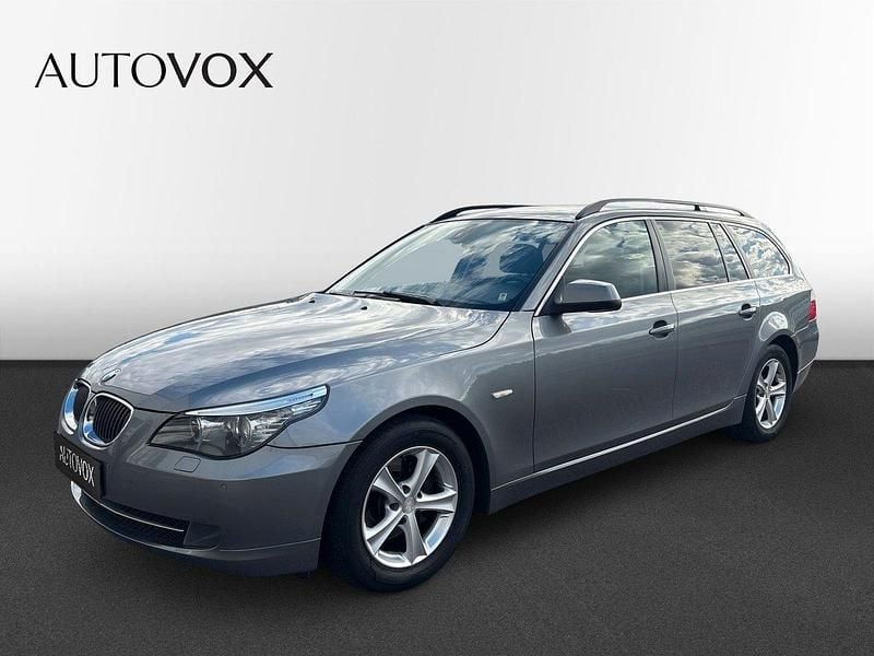 Grå Begagnad 2010 BMW 523 Kombi | 64 900 kr - Bild 1/4