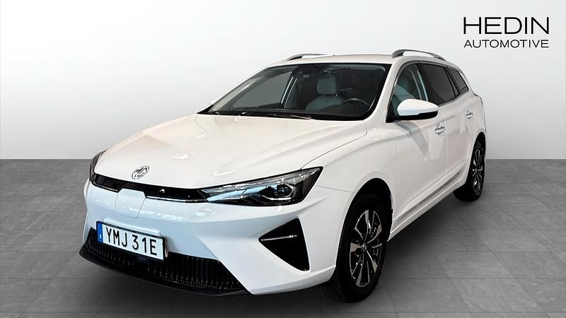 Vit (white) Begagnad 2022 MG MG5 EV Comfort Kombi | 214 900 kr - Bild 1/4