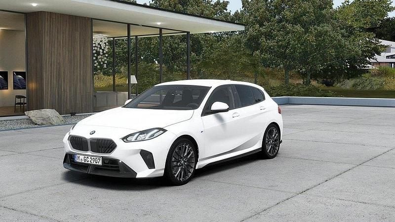 Vit Ny 2025 BMW 120 M Sport Halvkombi | 461 800 kr (Lite dyr) - Bild 1/4