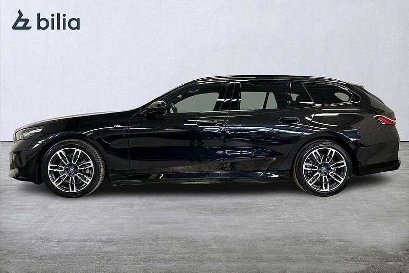Begagnad BMW 530e M Sport 190 HK (139 kW) 2024 Svart Kombi
