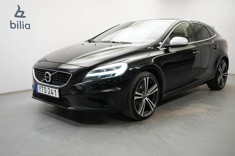Begagnad Volvo V40 R-Design 248 HK (182 kW) 2017 Svart Halvkombi
