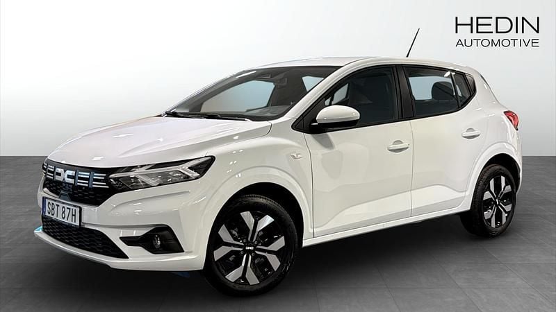 Vit (white) Ny 2025 Dacia Sandero Expression Halvkombi | 219 900 kr (Marknadspris) - Bild 1/4