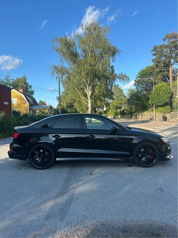 Svart Begagnad 2017 Audi S3 Design Sedan | 359 000 kr (Marknadspris) - Bild 1/4