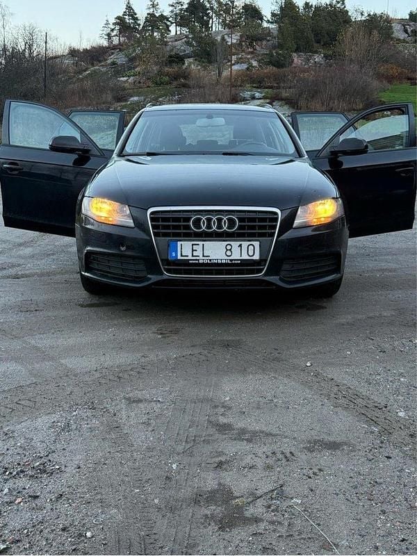 Svart Begagnad 2011 Audi A4 Kombi | 65 000 kr (Marknadspris) - Bild 1/4