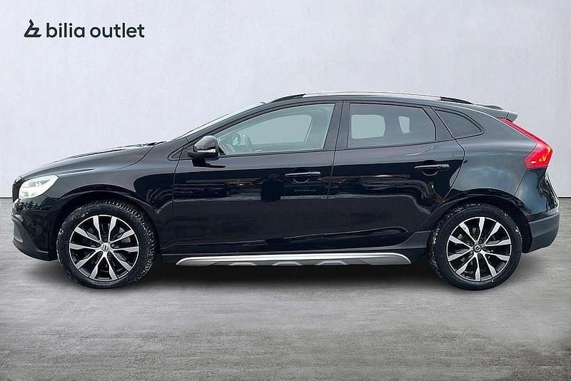 Begagnad Volvo V40 Pro 150 HK (110 kW) 2019 Svart Halvkombi