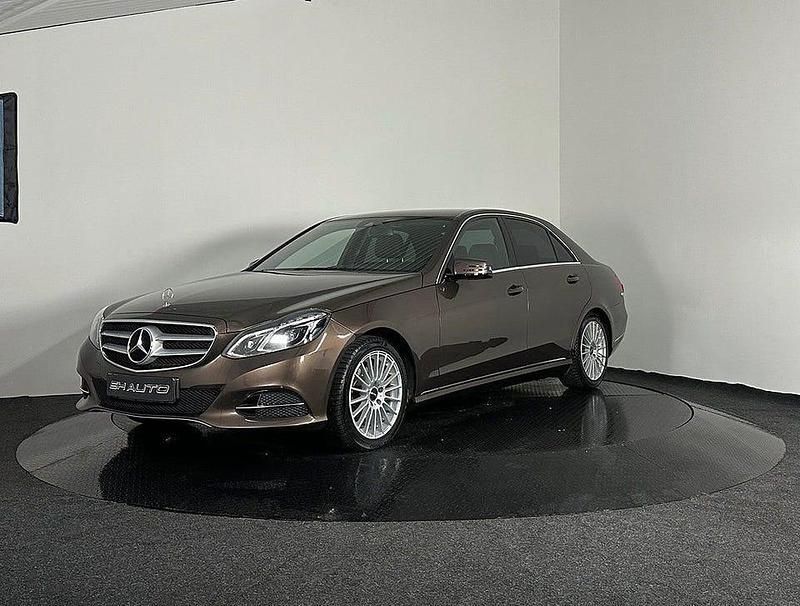 Ljusbrun (brun metallic) Begagnad 2014 Mercedes E220 Sedan | 169 900 kr (Lite dyr) - Bild 1/4