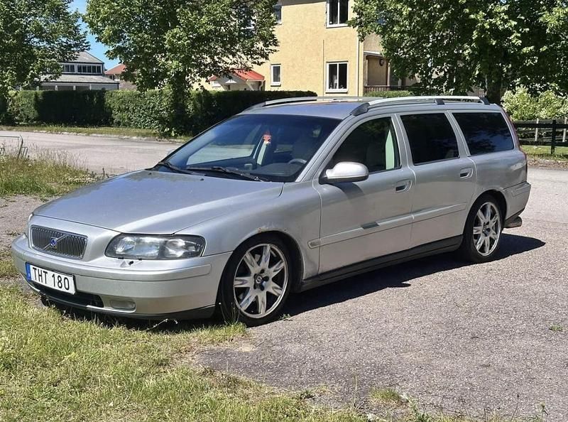 Grå Begagnad 2002 Volvo V70 Kombi | 8 500 kr (Bra pris) - Bild 1/4