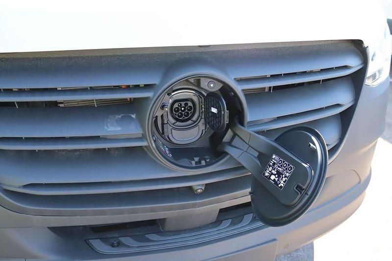 Ny Mercedes E-Sprinter 150 kW (204 HK) 2025 Vit Van