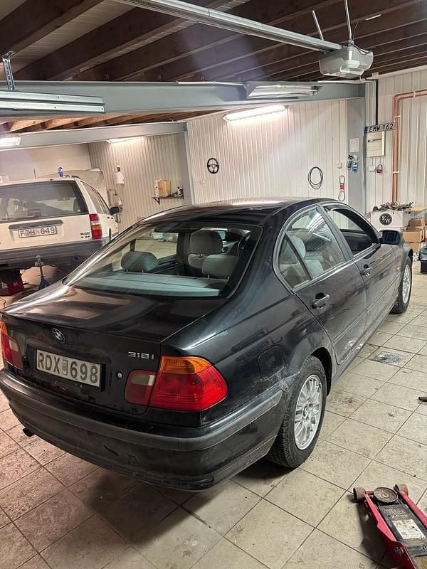 Begagnad BMW 318 118 HK (86 kW) 2000 Sedan