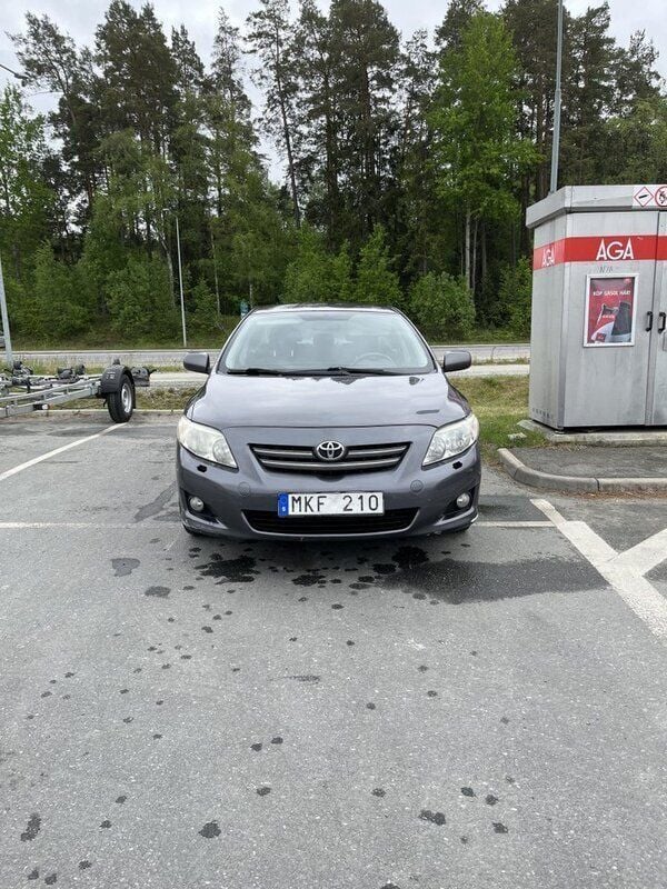 Grå Begagnad 2008 Toyota Corolla Sedan | 39 000 kr - Bild 1/4