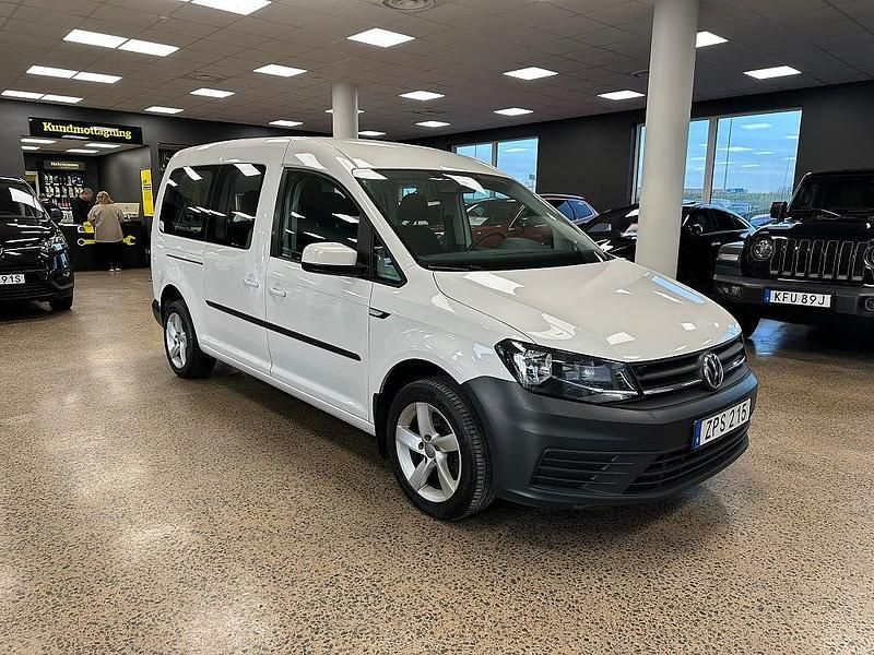 Vit Begagnad 2018 VW Caddy Maxi Life Life Minibuss | 209 900 kr (Marknadspris) - Bild 1/4