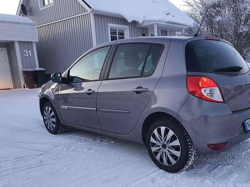 Begagnad Renault Clio R.S. 75 HK (55 kW) 2010 Halvkombi