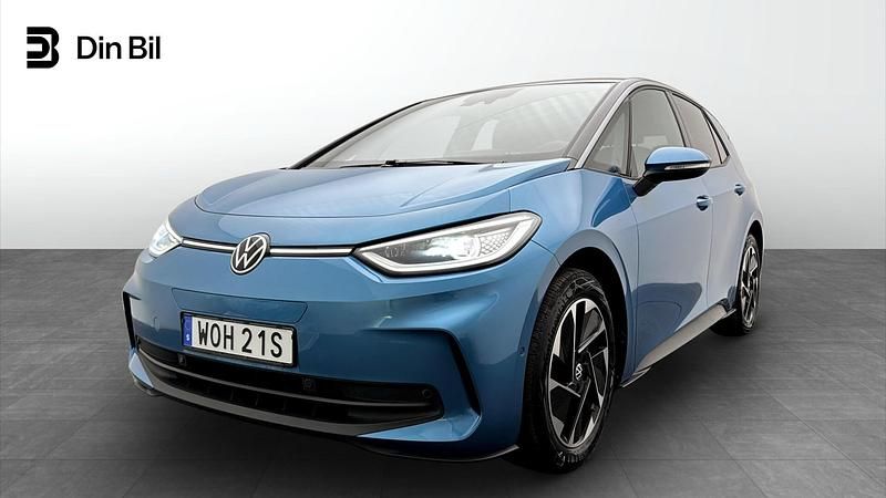 Blå Begagnad 2024 VW ID.3 Pro Performance Halvkombi | 359 900 kr (Marknadspris) - Bild 1/4