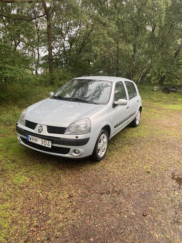 Grå Begagnad 2005 Renault Clio R.S. Halvkombi | 14 900 kr (Marknadspris) - Bild 1/4