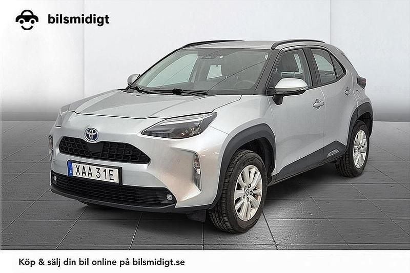 Silver Begagnad 2022 Toyota Yaris Cross SUV | 219 800 kr (Bra pris) - Bild 1/3