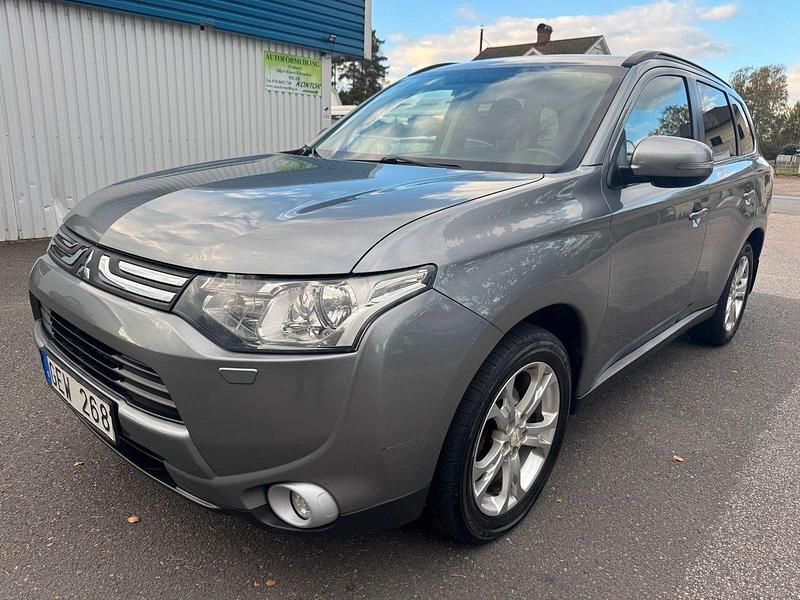 Mörkgrå (grå) Begagnad 2014 Mitsubishi Outlander SUV | 84 500 kr (Marknadspris) - Bild 1/4