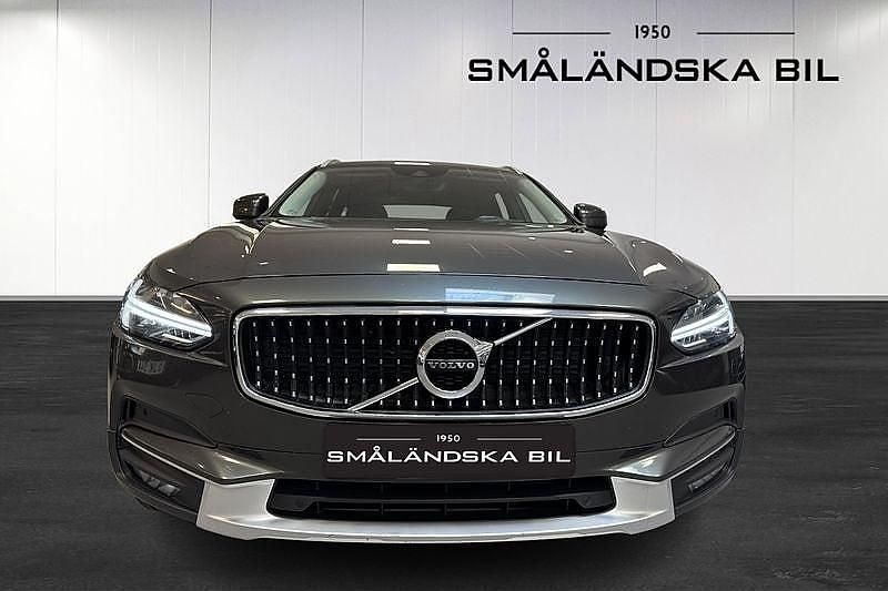Begagnad Volvo V90 CC Momentum 191 HK (140 kW) 2019 Grå Kombi