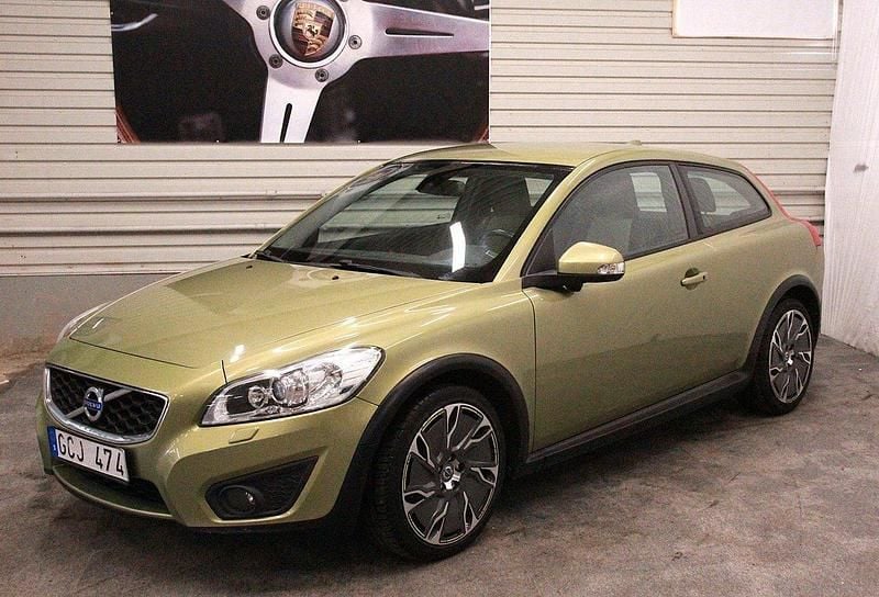 Grön Begagnad 2010 Volvo C30 Summum Halvkombi | 59 000 kr (Marknadspris) - Bild 1/4