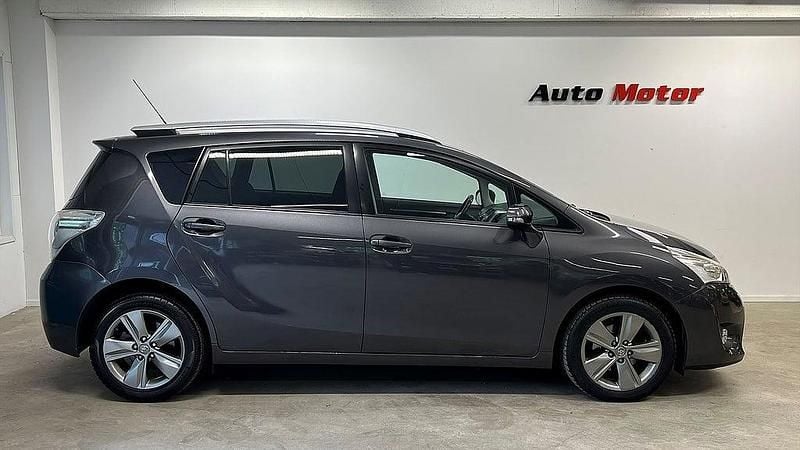 Begagnad Toyota Verso 112 HK (82 kW) 2014 Mörkgrå Minibuss