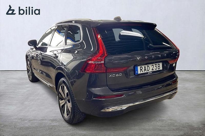 Begagnad Volvo XC60 Plus 355 HK (261 kW) 2022 Grå SUV