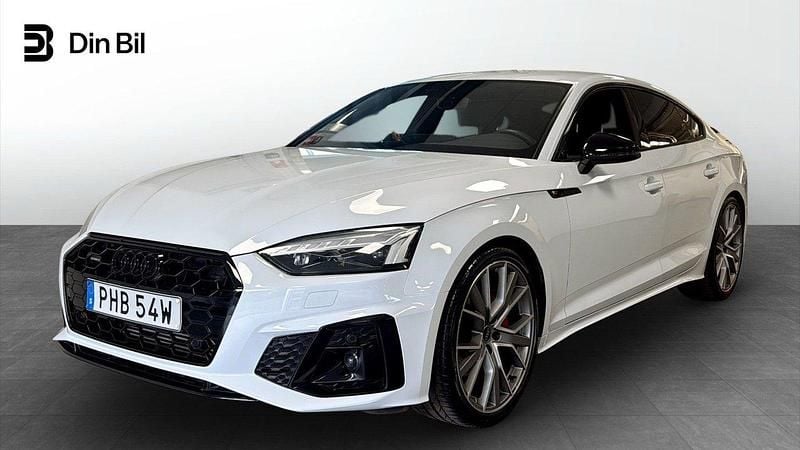 Vit Begagnad 2023 Audi A5 Sportback Competition Halvkombi | 464 000 kr (Dyr) - Bild 1/4