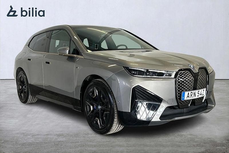 Begagnad BMW iX 455 kW (619 HK) 2023 Grå SUV