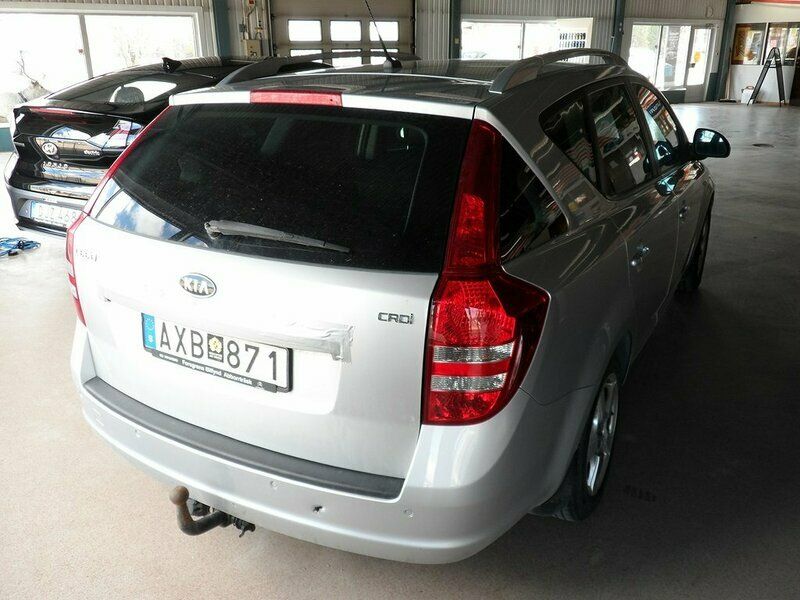 Begagnad Kia Ceed Sport 140 HK (102 kW) 2007 Silver Halvkombi