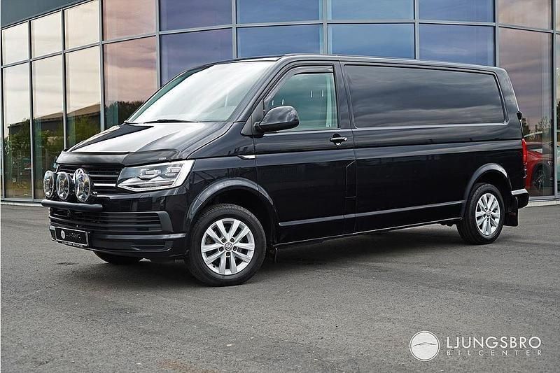 Svart Begagnad 2018 VW T6 Van | 209 900 kr (Dyr) - Bild 1/4